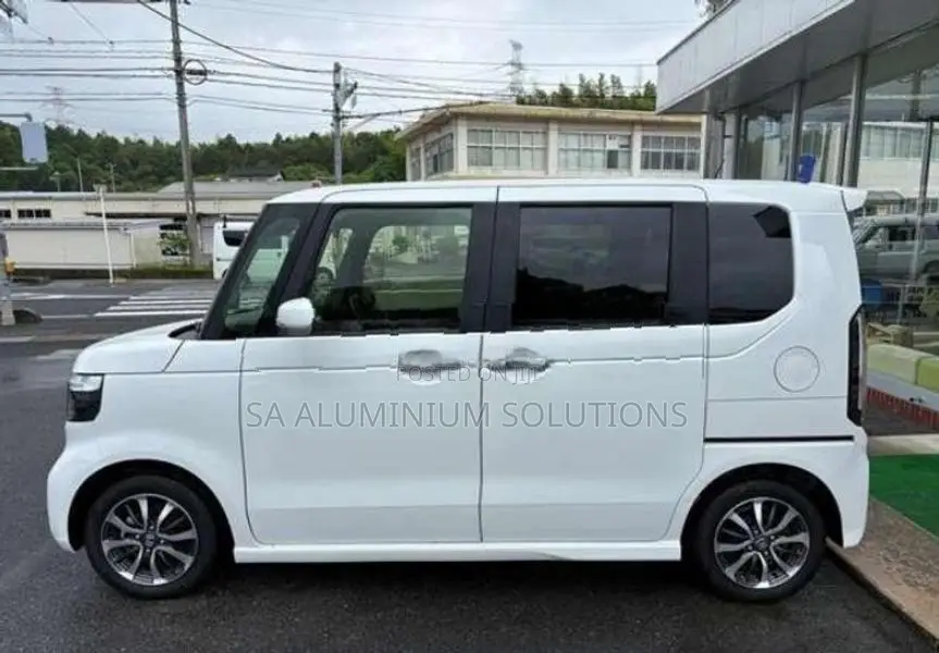 Honda N-Box Custom 2024