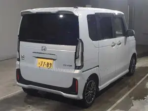 Honda N-Box Custom 2024