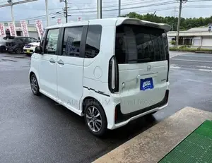 Honda N-Box Custom 2024