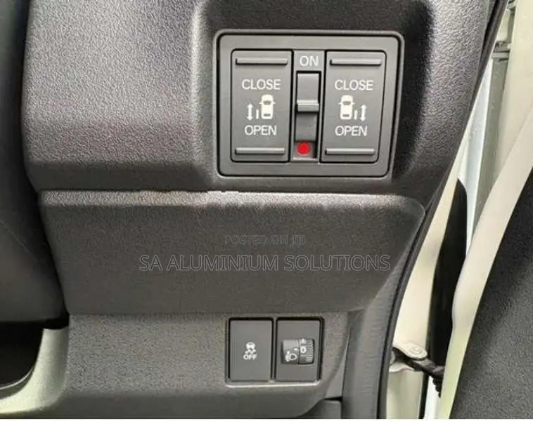 Honda N-Box Custom 2024