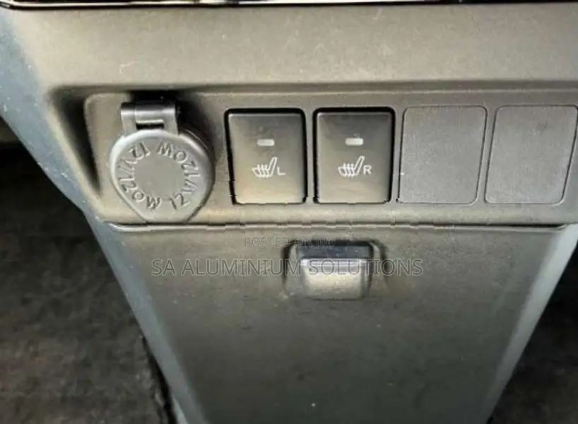 Toyota Roomy Custom GT 2024