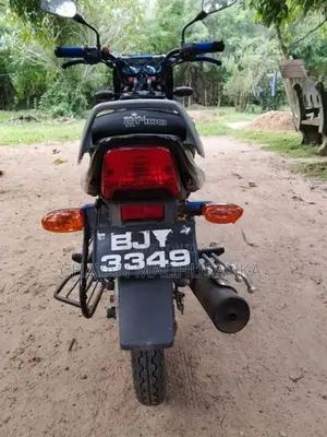 Bajaj CT100 2025