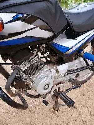 Bajaj CT100 2025