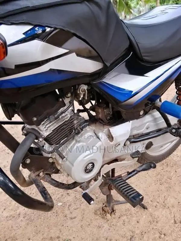 Bajaj CT100 2025