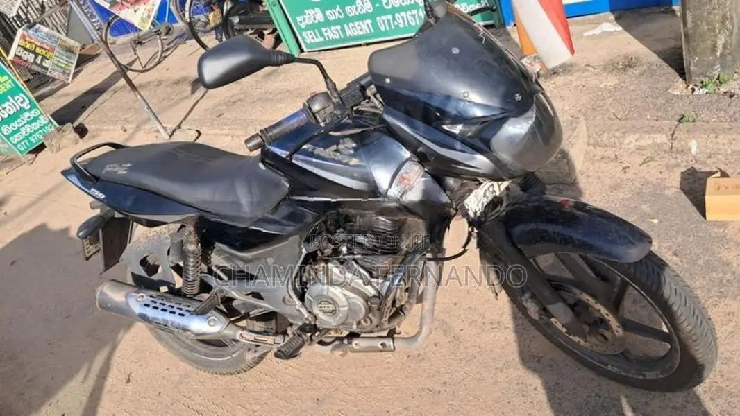 Bajaj Pulsar 150 moter bike 2017