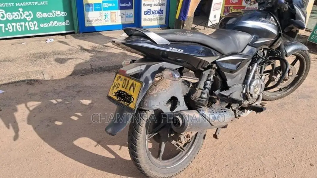 Bajaj Pulsar 150 moter bike 2017