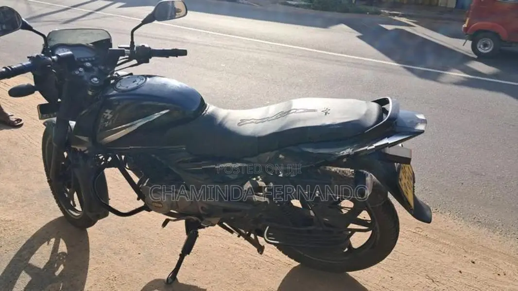 Bajaj Pulsar 150 moter bike 2017