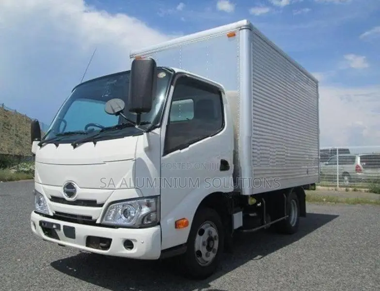 Hino Dutro 2024