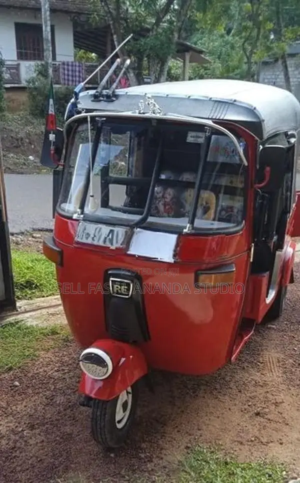 Bajaj RE 2005