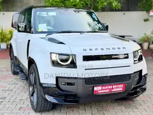 Land Rover Defender 2026