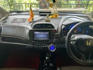 Honda Fit Shuttle 2013