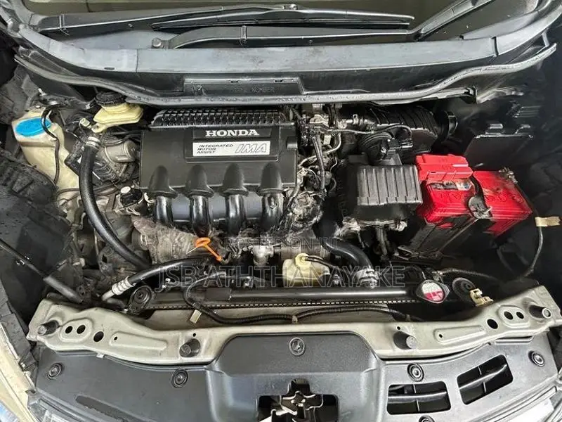 Honda Fit Shuttle 2013