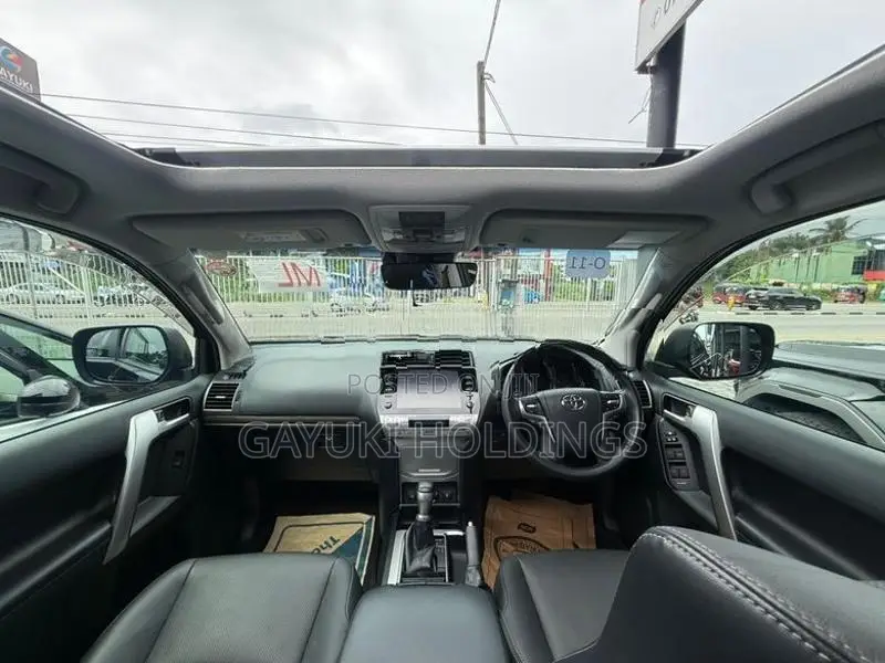 Toyota Land Cruiser Prado Shadow 2023