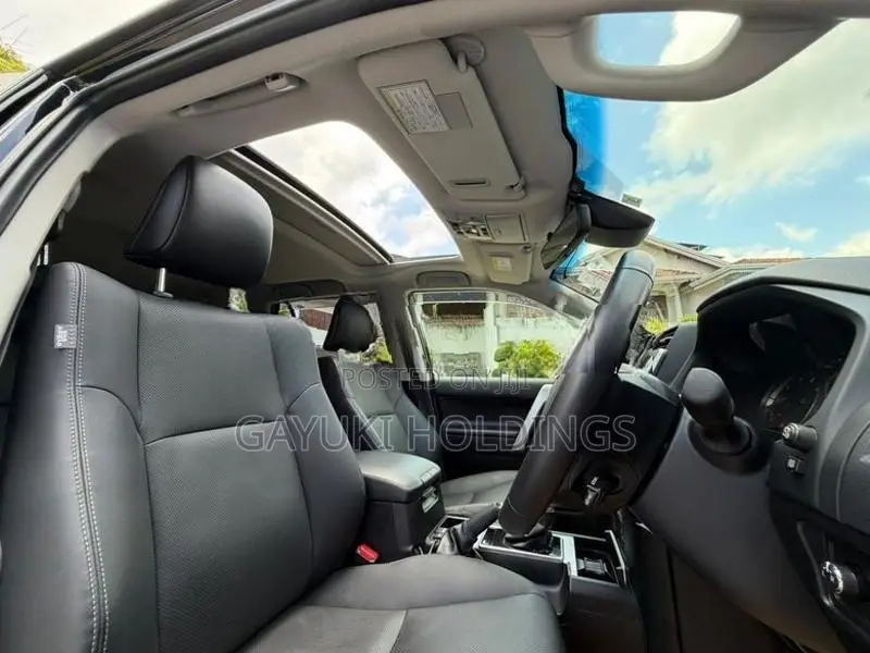 Toyota Land Cruiser Prado Shadow 2023
