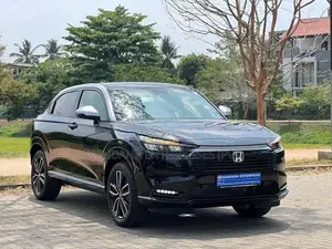 Honda Vezel Z Play Moon Roof 2025