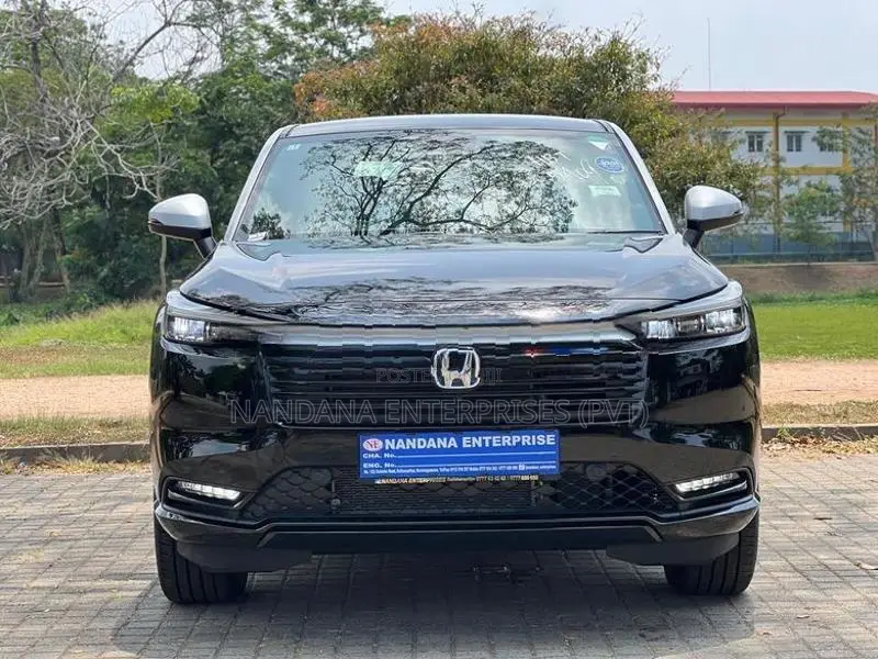Honda Vezel Z Play Moon Roof 2025