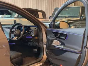 Mercedes Benz E200 Premium Plus 2024