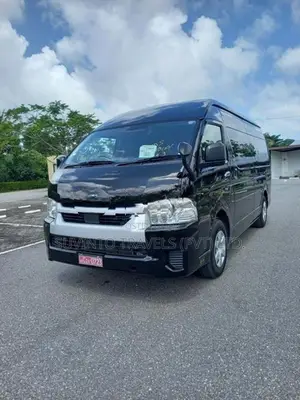 Toyota GDH Black 2023