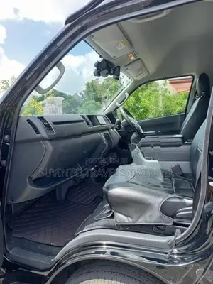 Toyota GDH Black 2023