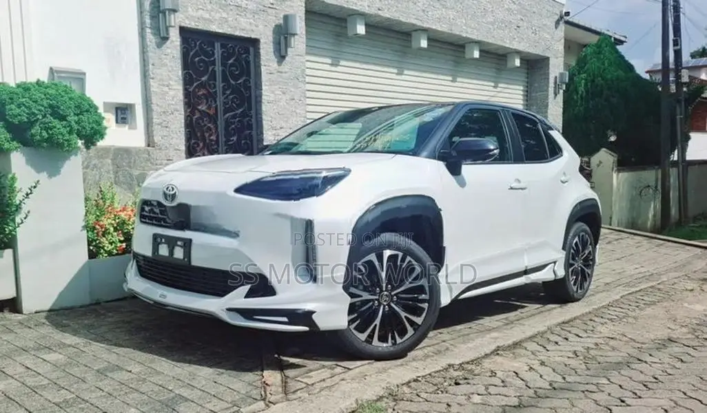 Toyota Yaris Cross Z AUTO PARK HUD 2026
