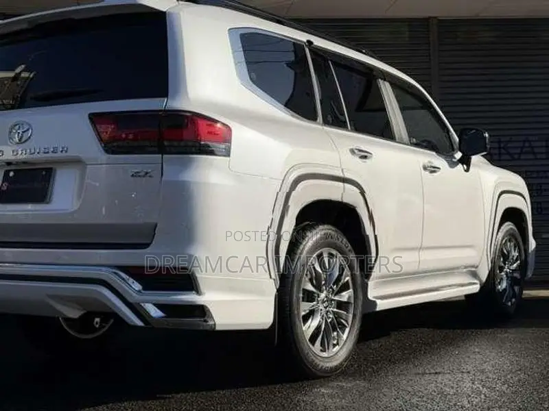 Toyota Land Cruiser Sahara LC300 ZX 2026