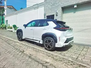Toyota Yaris Cross Z AUTO PARK HUD 2026