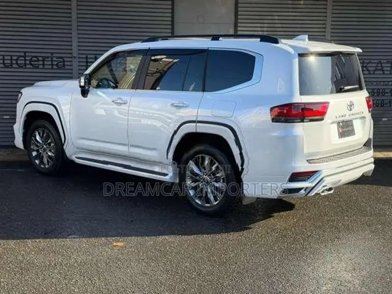 Toyota Land Cruiser Sahara LC300 ZX 2026