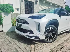 Toyota Yaris Cross Z AUTO PARK HUD 2026