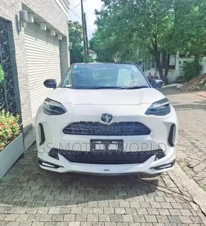 Toyota Yaris Cross Z AUTO PARK HUD 2026