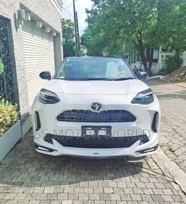 Toyota Yaris Cross Z AUTO PARK HUD 2026