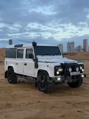Land Rover Defender 2012