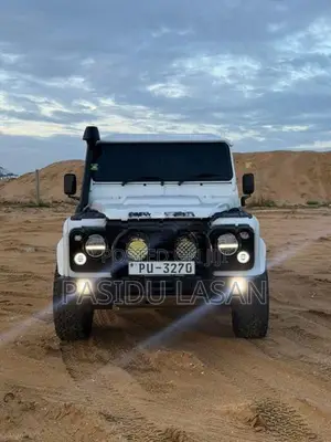 Land Rover Defender 2012