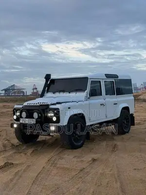 Land Rover Defender 2012