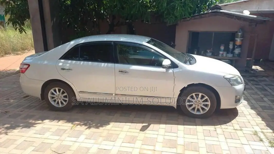 Toyota Premio 2013