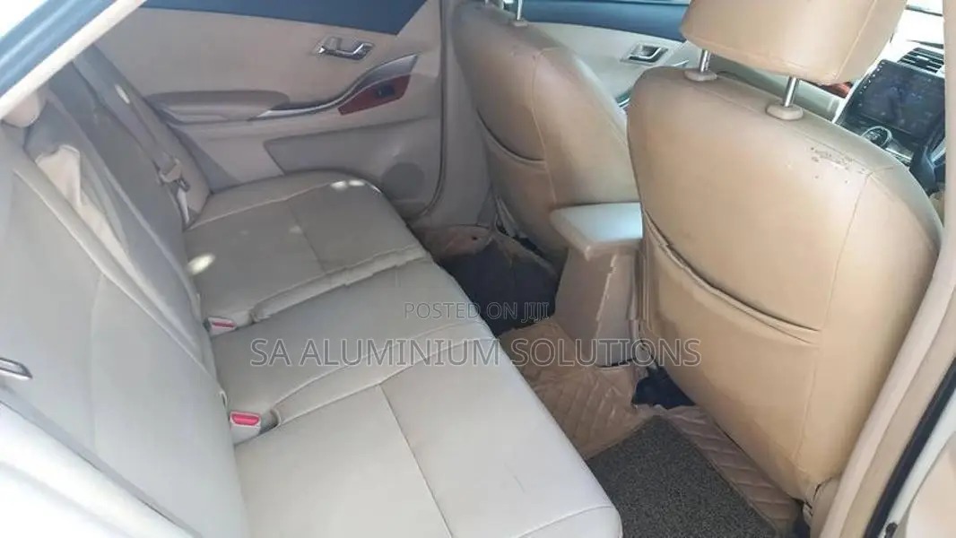 Toyota Premio 2013