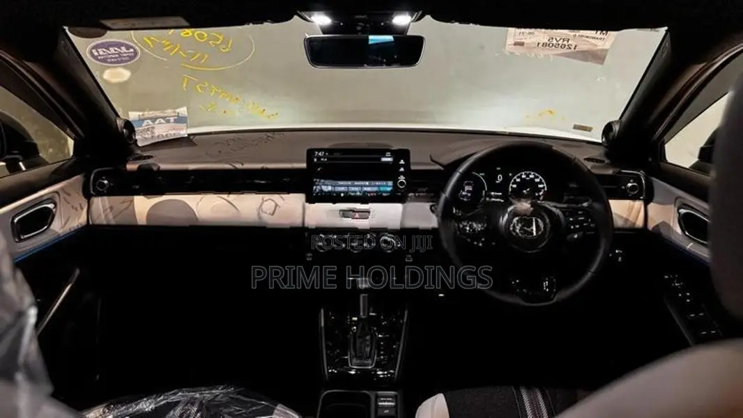 Honda Vezel Z-Play-B/N Moonroof 2026
