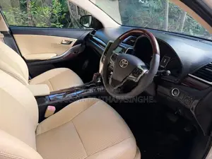 Toyota Premio 2017