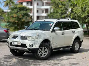 Mitsubishi Montero 2012