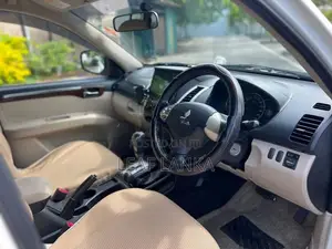 Mitsubishi Montero 2012