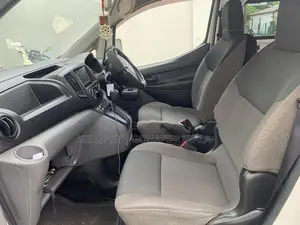 Nissan NV200 2015