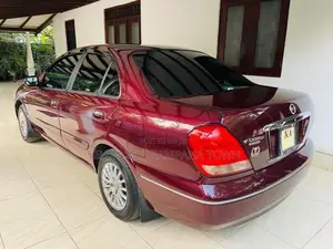 Nissan Bluebird 2004
