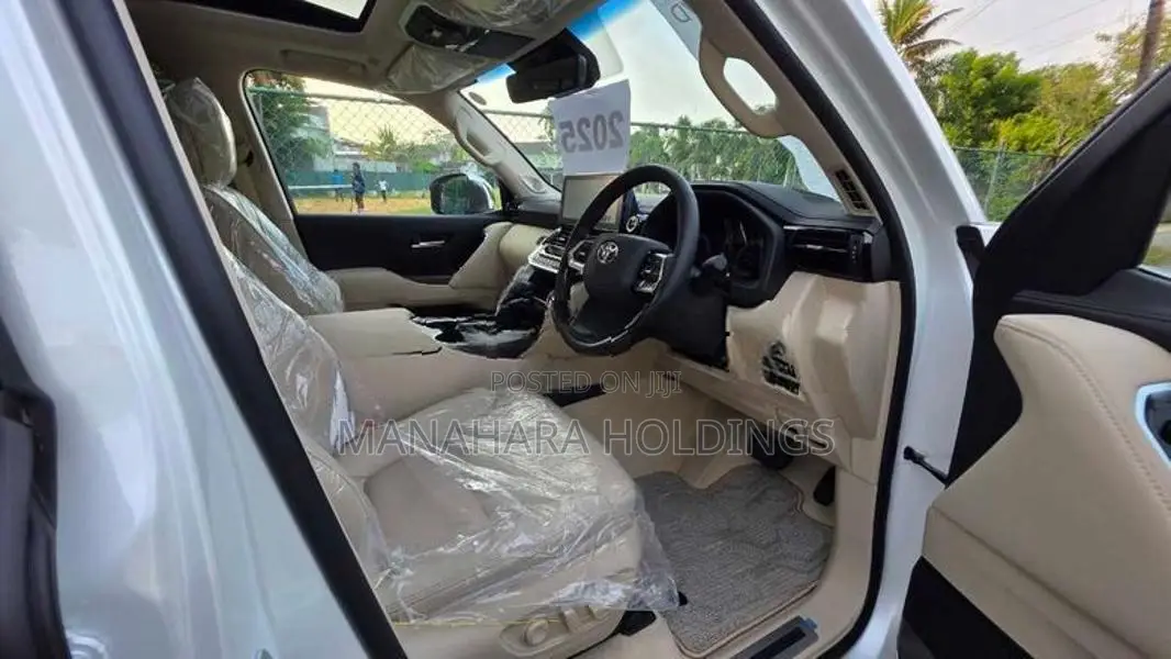 Toyota Land Cruiser Sahara LC300 ZX 2025