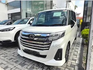 Toyota Roomy Custom GT 2025