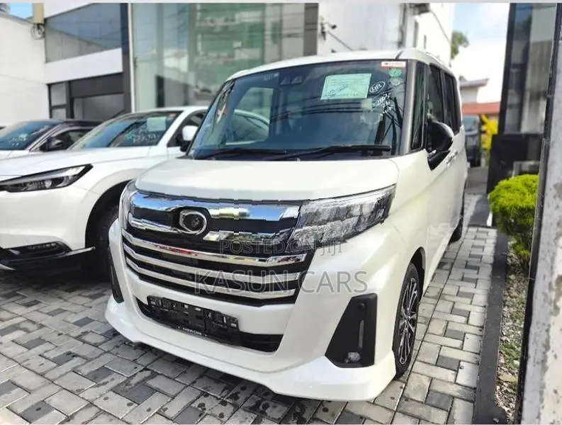 Toyota Roomy Custom GT 2025