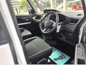 Toyota Roomy Custom G 2025