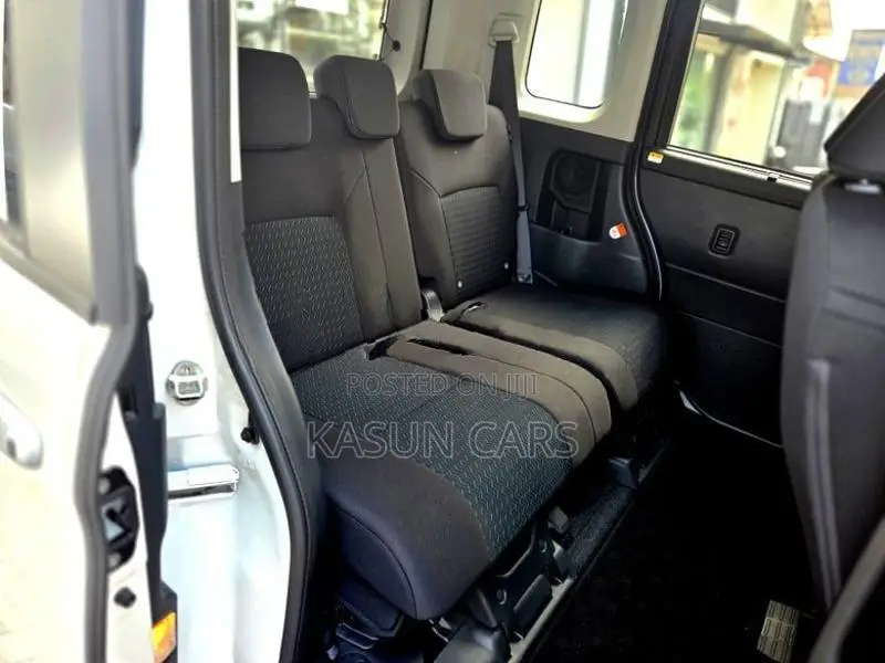 Toyota Roomy Custom GT 2025
