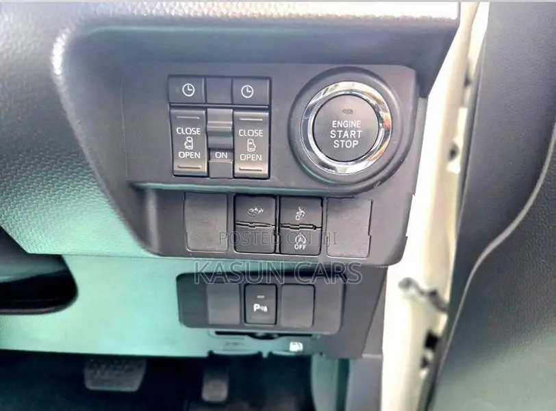 Toyota Roomy Custom G 2025