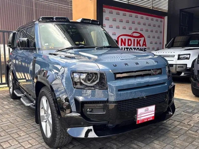 Land Rover Defender P300 7 Seater l 2023