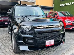 Land Rover Defender P300 HSE 7 Seater 2023