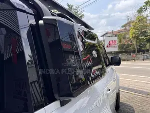 Land Rover Defender P300 X Dynamic SE 2025